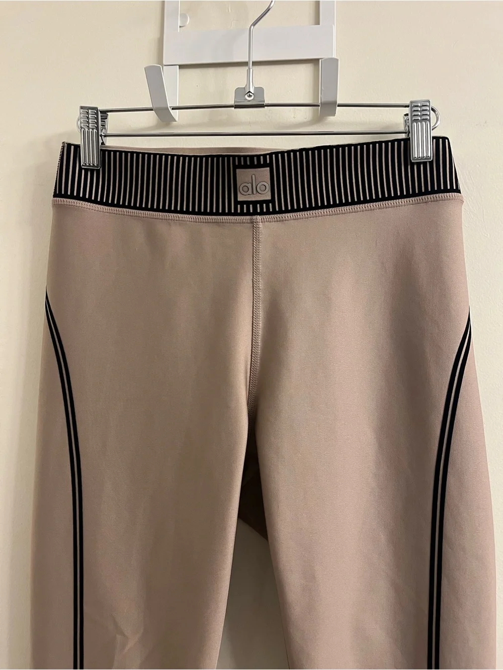 Alo Yoga Airlift Line Up Matching Set Sports Bra + Leggings